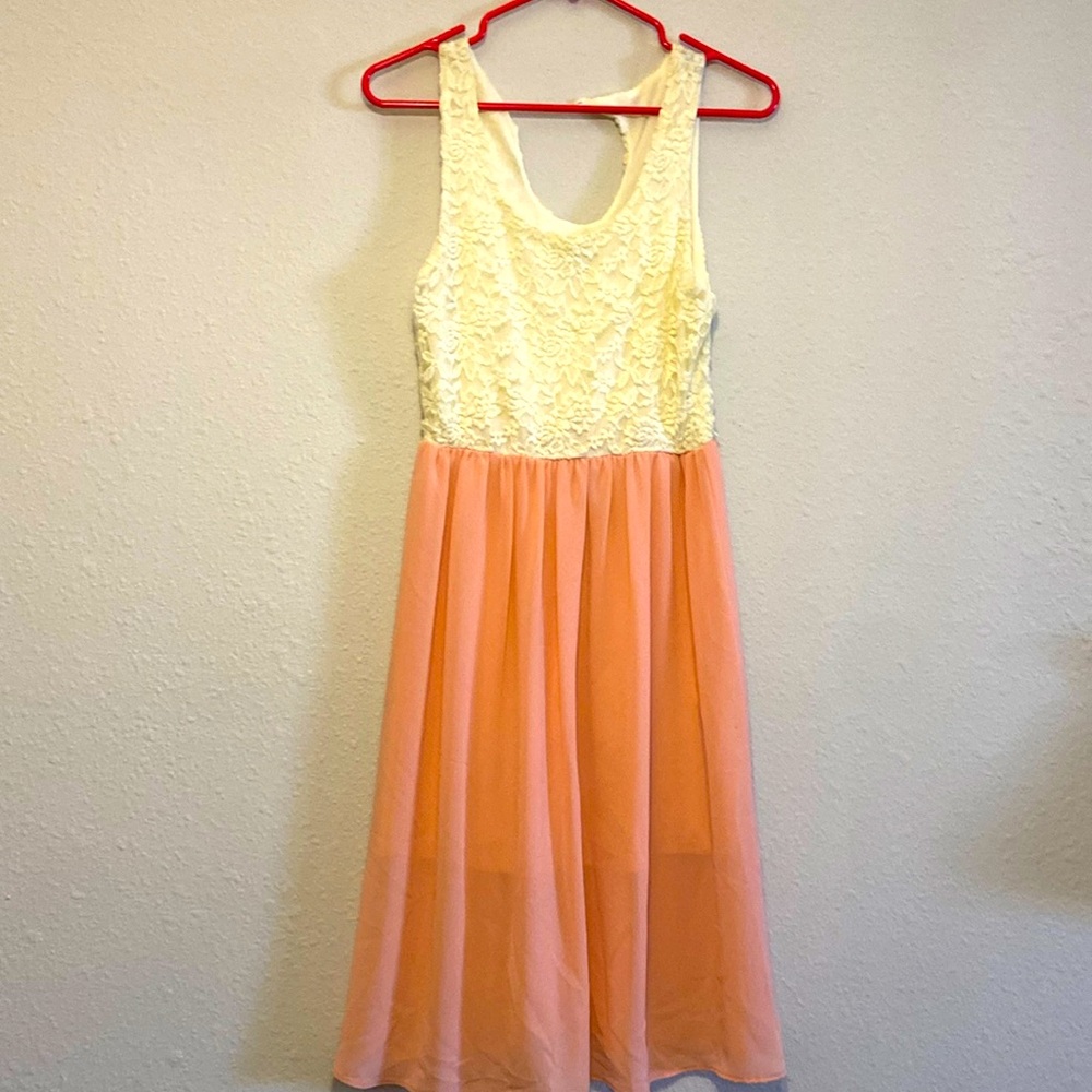 Papaya size medium, pink and white dress